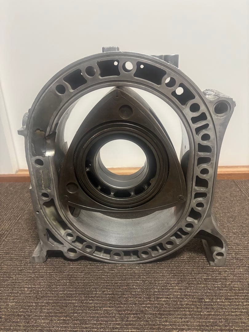 希少　マツダ　12A ロータリーエンジンハウジング　実物