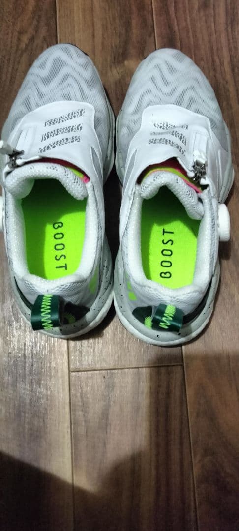 ホワイト ゴルフシューズ BOOST