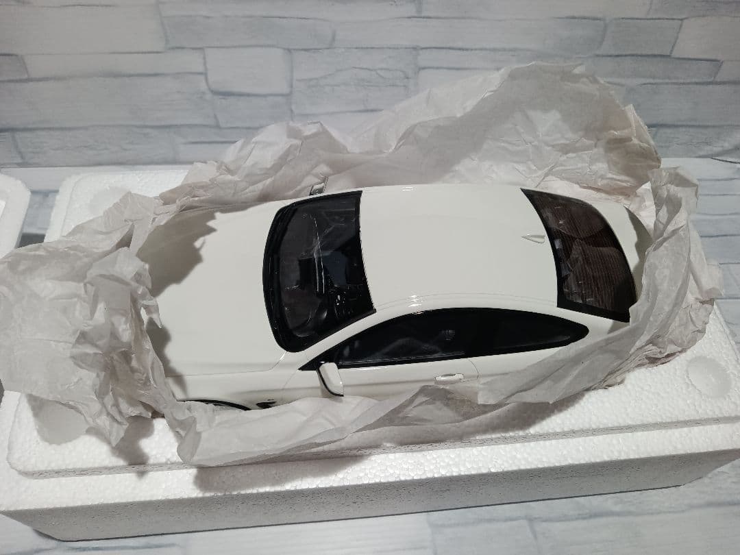 1/18  M435i ホワイト　ミニカー　4シリーズ