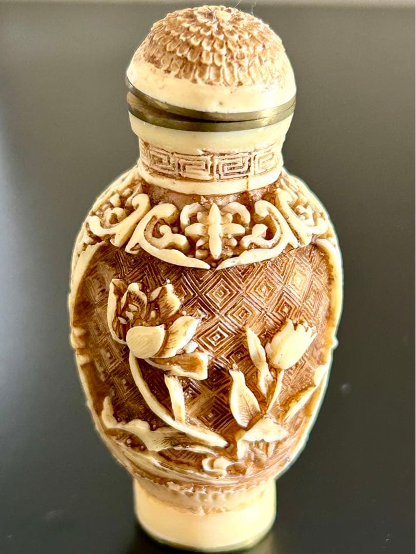 【中華民国骨董】ヴィンテージ 中国 彫刻樹脂 スナフボトル マッチングトップ4点