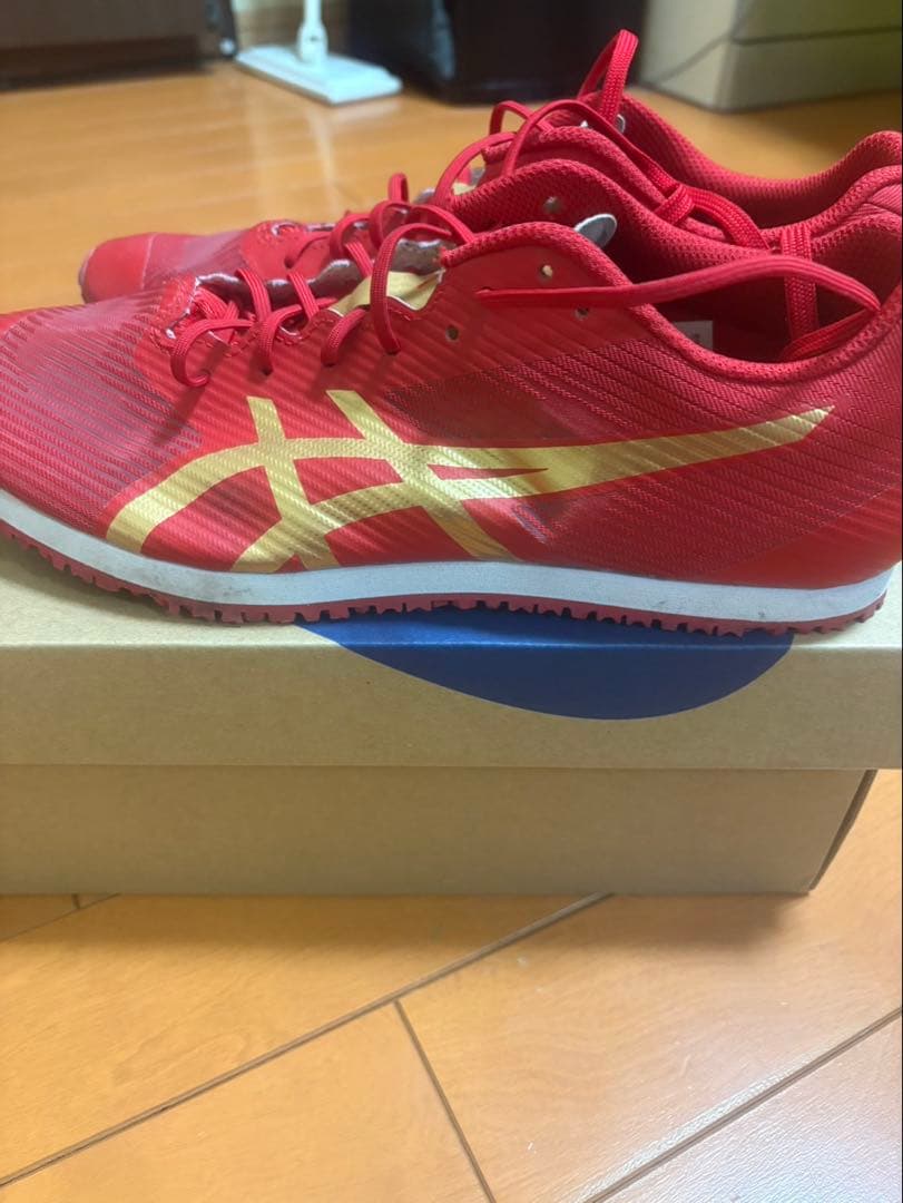 ASICS スパイクシューズ レッド/ゴールド 専用袋付き 27cm