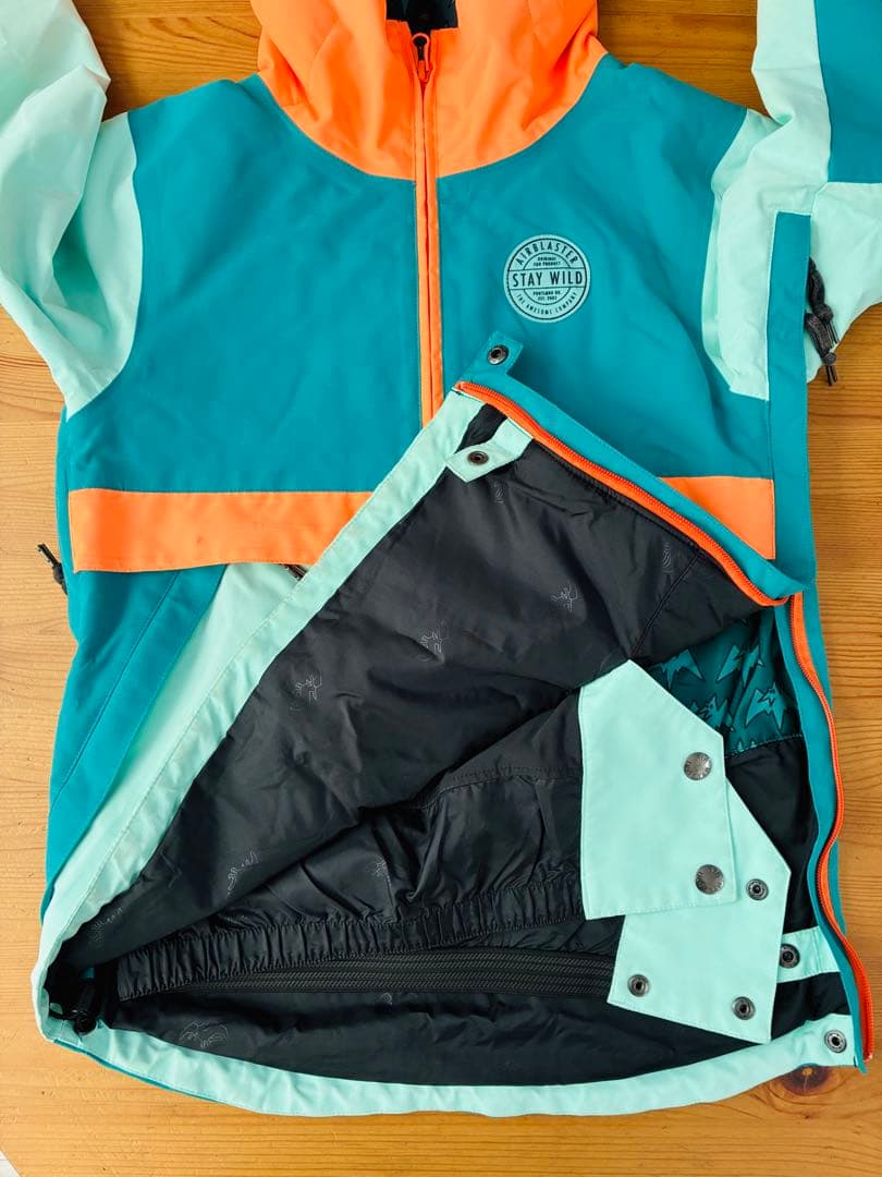 [美品]AIRBLASTER エアブラスター Mサイズ キッズ スノボ ウェア