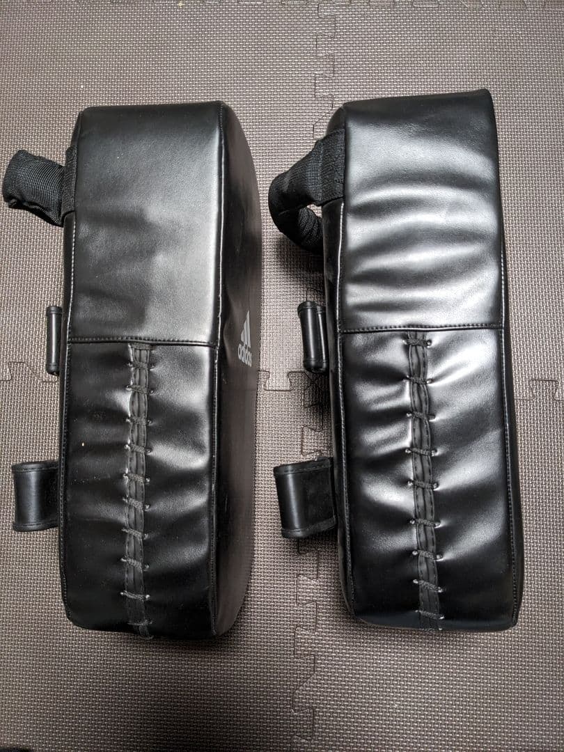 adidas キックミット 黒