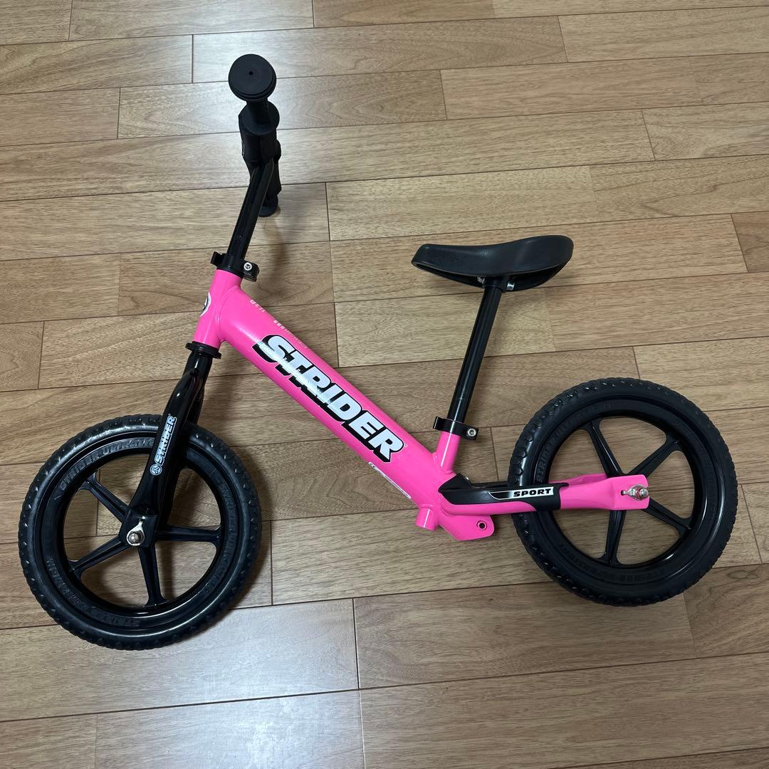 ストライダー12インチ　ピンク　純正マルチバイクスタンド付き