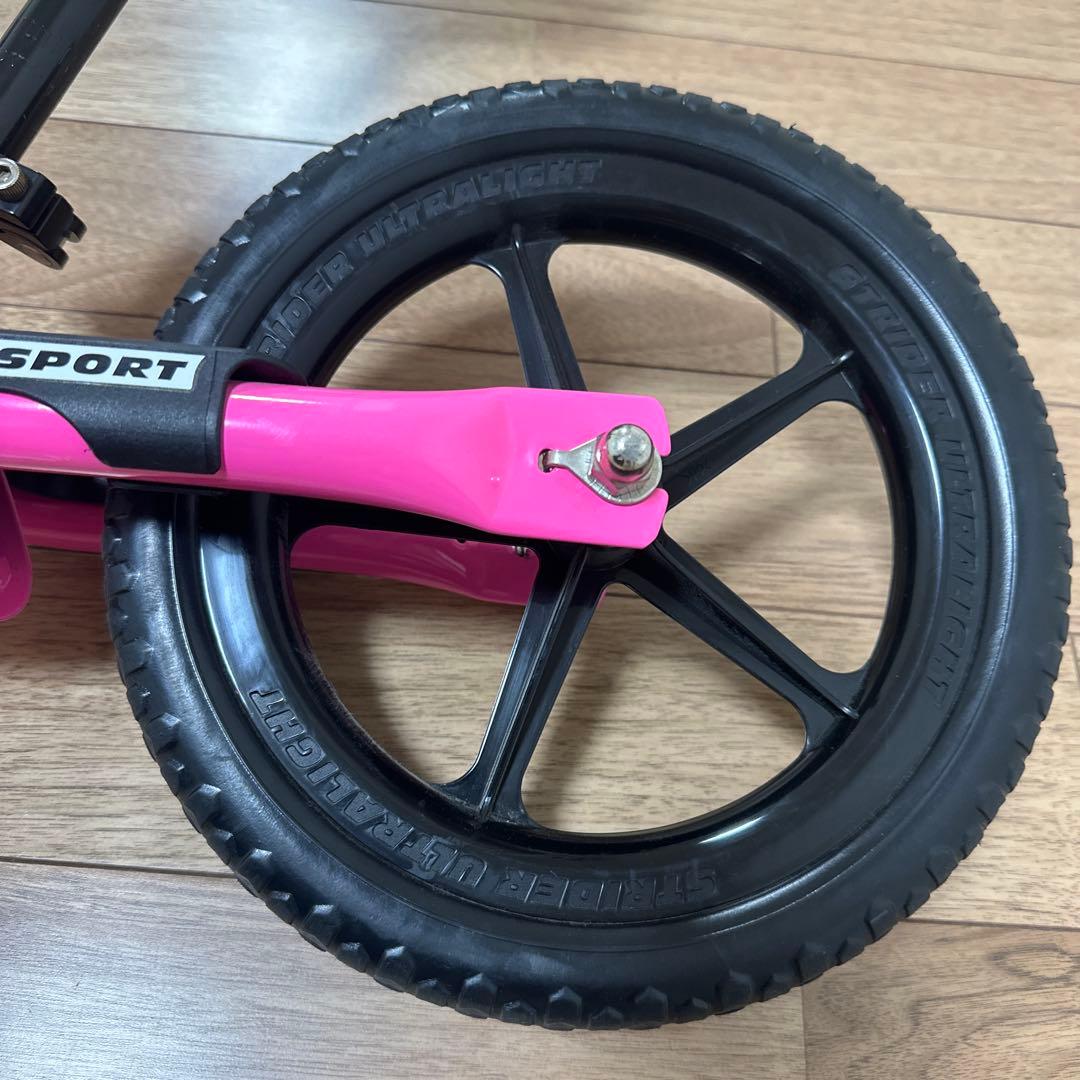 ストライダー12インチ　ピンク　純正マルチバイクスタンド付き
