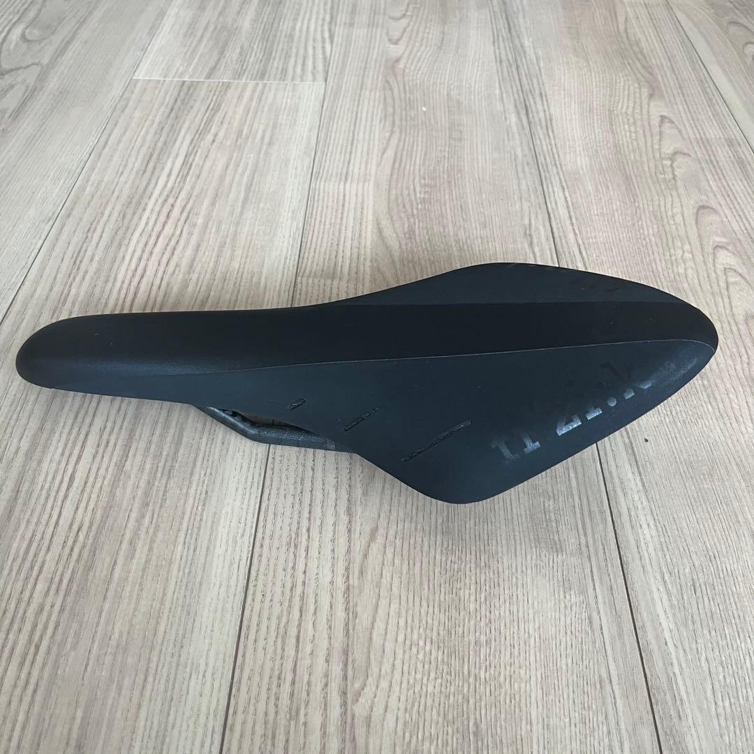 美品 Fizik Arione R1 レギュラー カーボン
