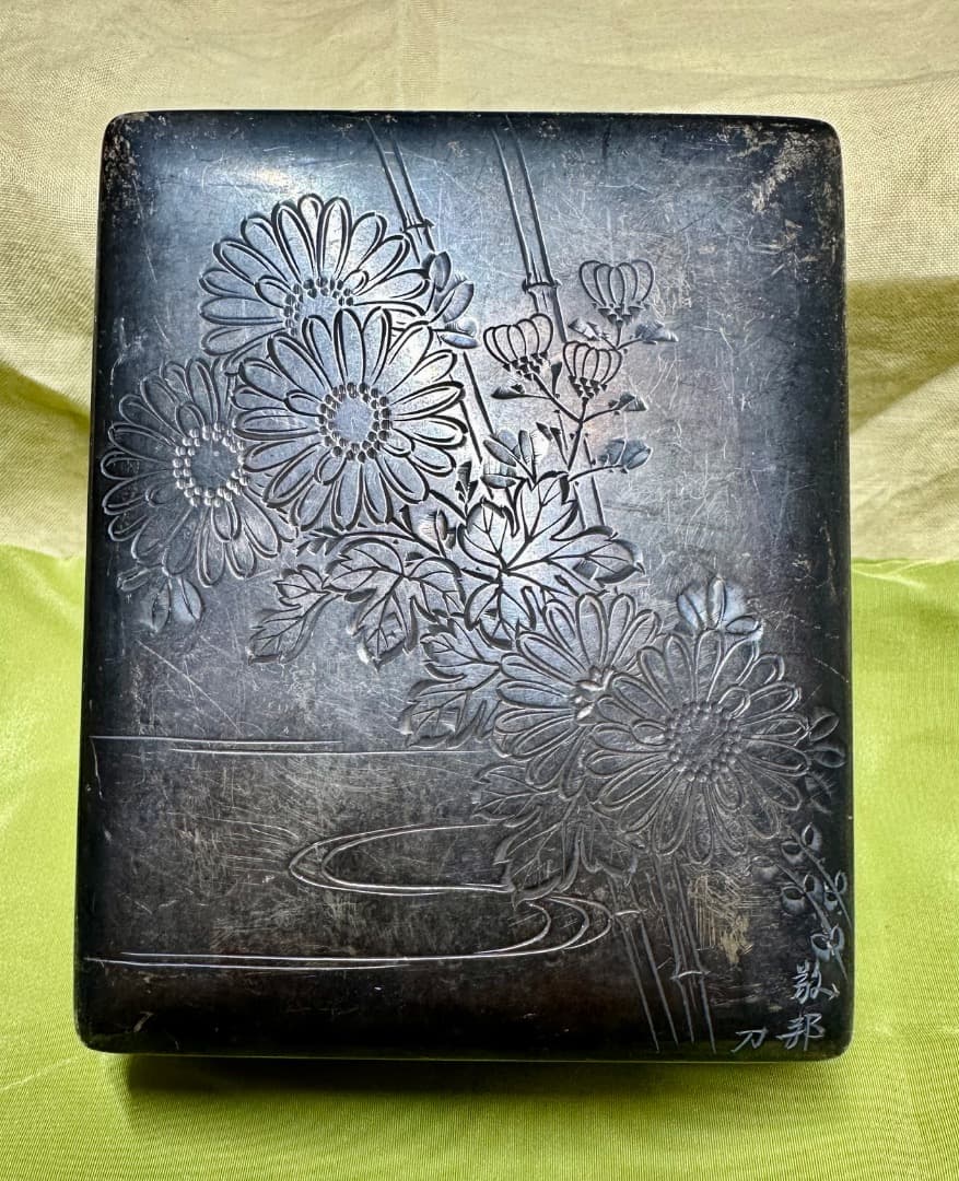 銀器・銀製箱・刻印・在銘・菊と竹の彫刻