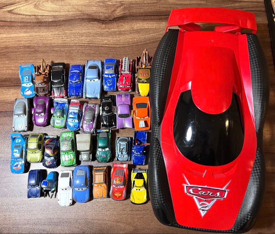 カーズ ミニカー セット 31台。まとめ売り。 レース兼収納ケース付き。