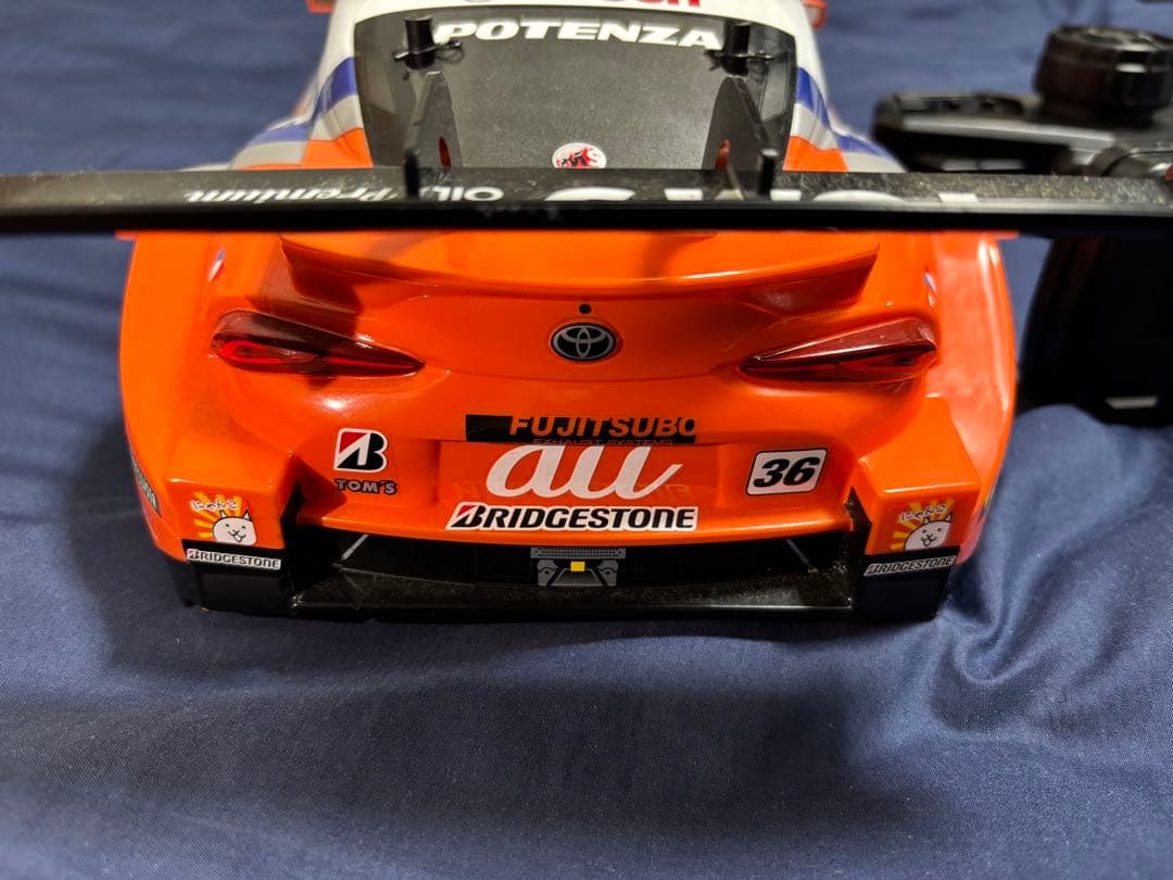 XB au TOM'S GR Supra プロポ付き塗装済み完成モデル