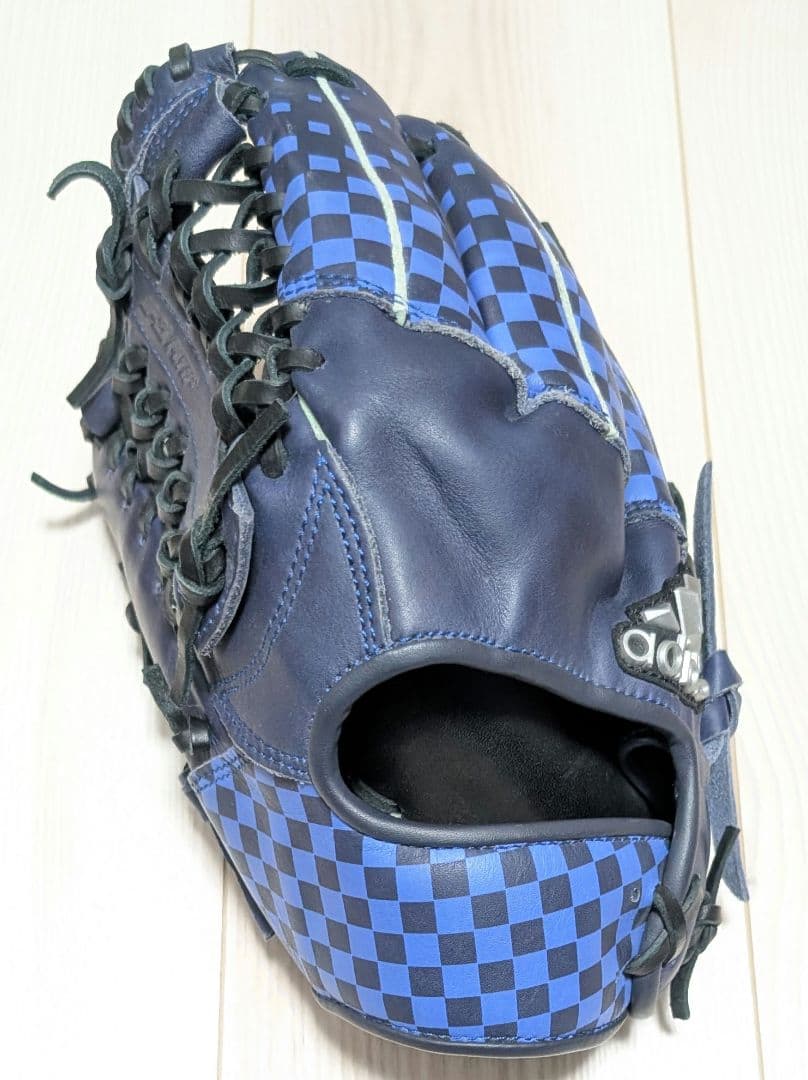 アディダス　軟式一般用グローブ　青　チェック柄