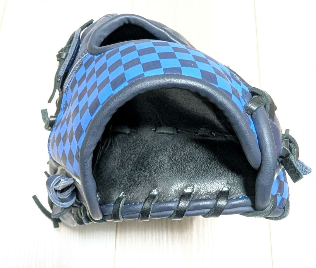 アディダス　軟式一般用グローブ　青　チェック柄