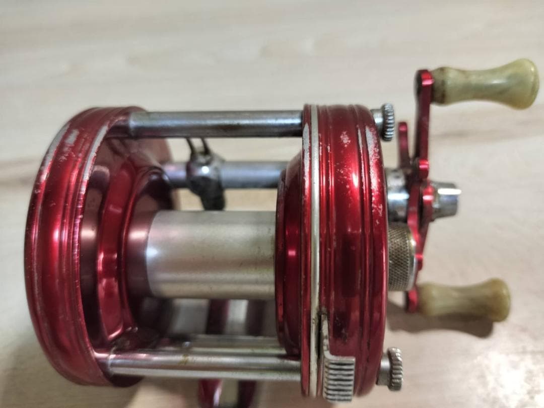 ★アブガルシア　アンバサダー5000C　ビンテージ　リール　赤＃00