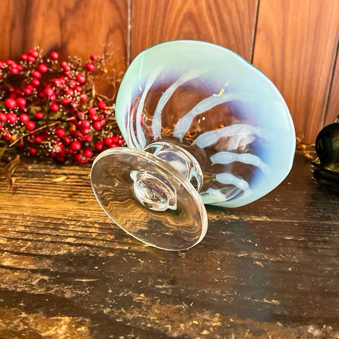 骨董　時代ガラス　希少　翡翠色乳白色暈し　流線紋　花型　朝顔コップ　氷コップ１客