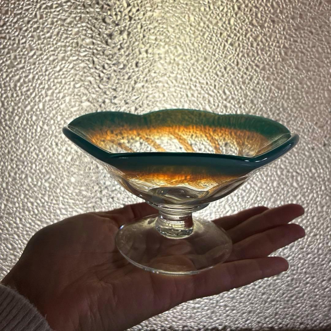 骨董　時代ガラス　希少　翡翠色乳白色暈し　流線紋　花型　朝顔コップ　氷コップ１客