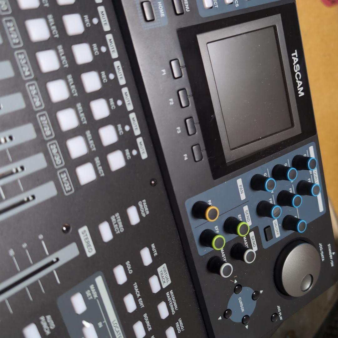 TASCAM32トラック SD/SDHCマルチトラックレコーダー DP-32SD