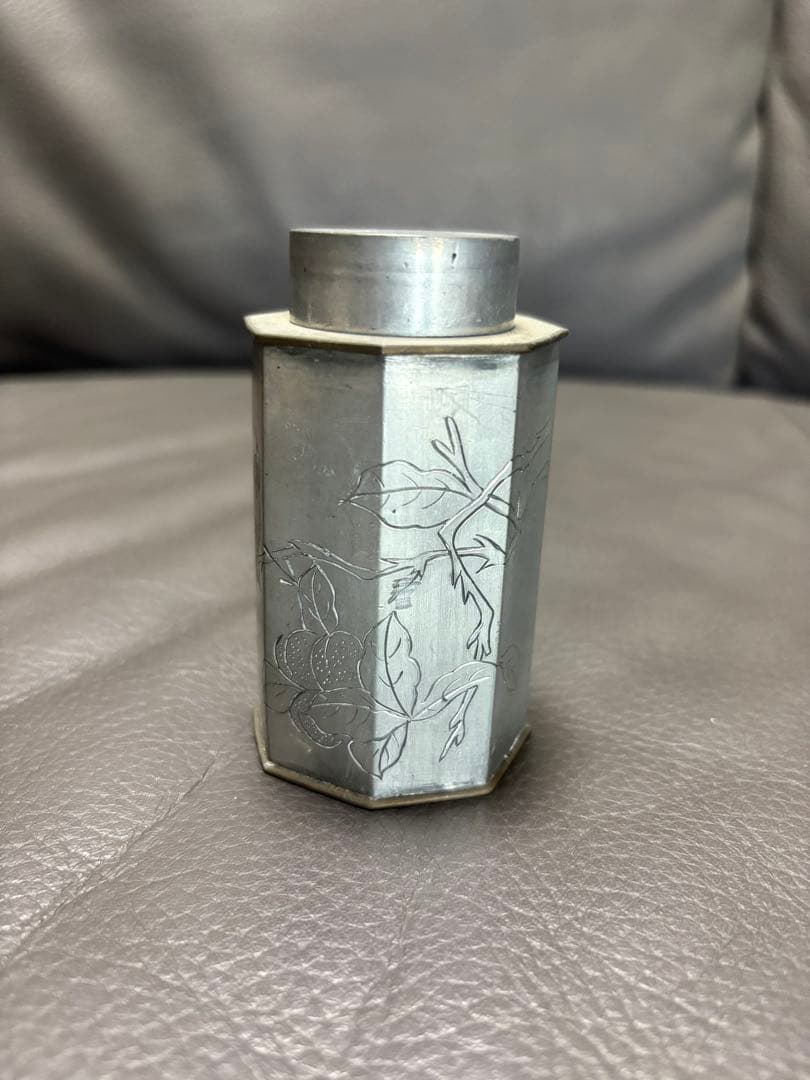 茶入れ物　花鳥図