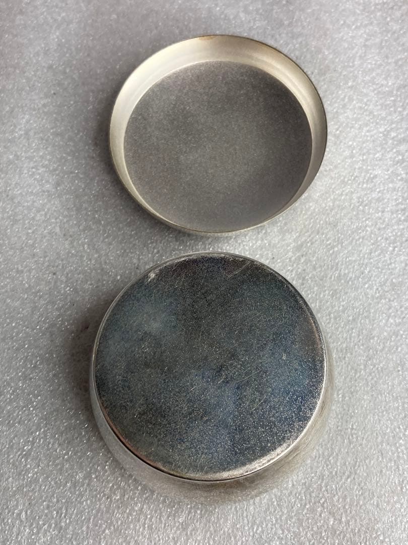 希少時代 天皇家下賜品 銀製 棗形 金象嵌 菊花紋章 鳳凰盛上文 ボンボニエール