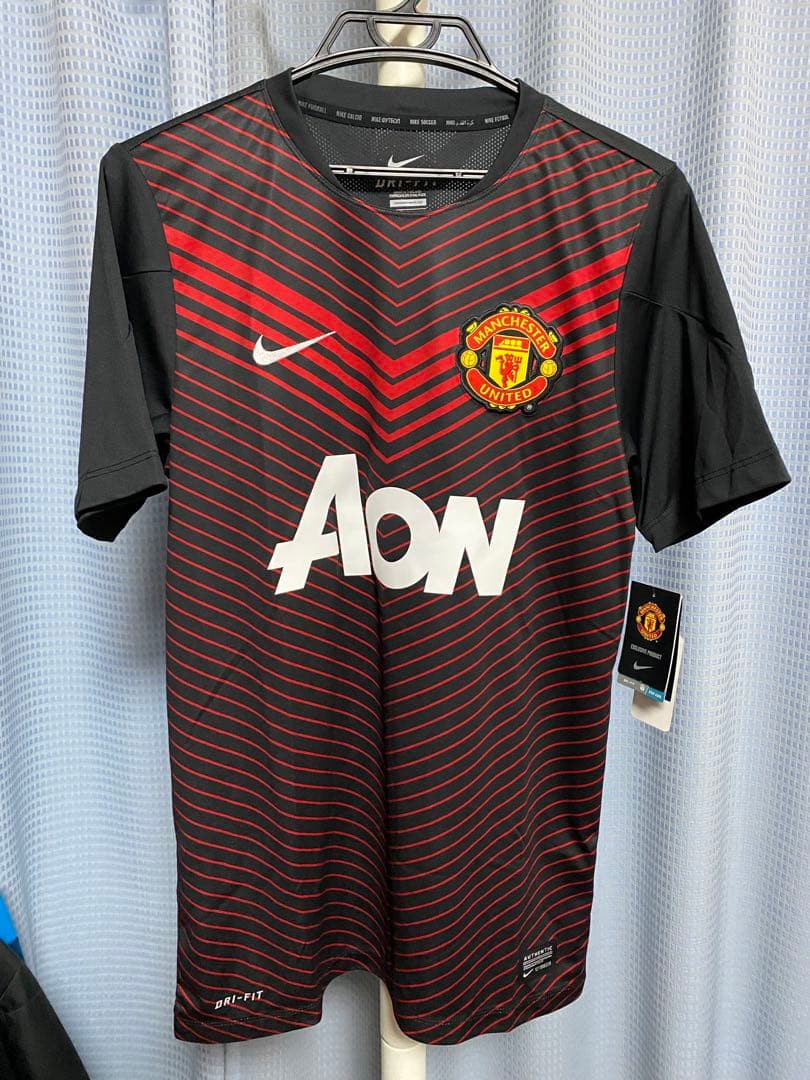 新品　ナイキ　マンチェスターユナイテッド　プラックティスシャツ