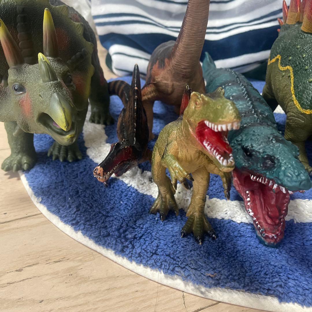 恐竜フィギュア6体セットとモササウルスと図鑑