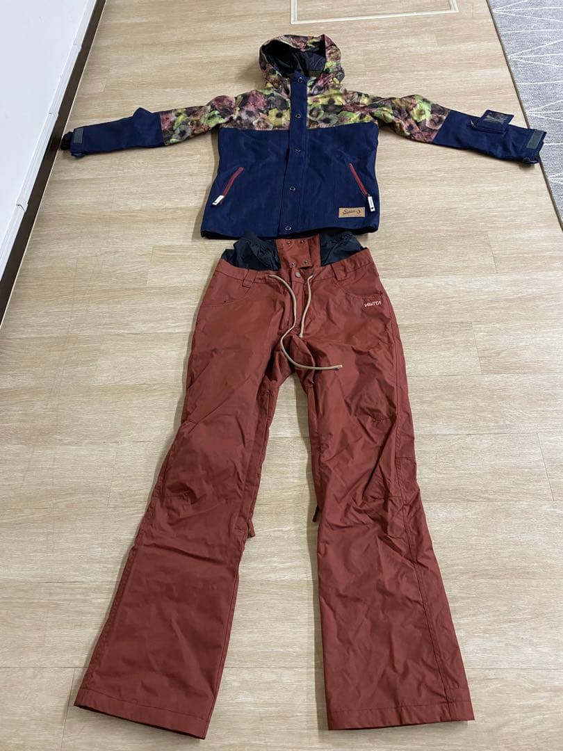 スノーボードウェア　女性用　上下セット　4回使用 SISTA.J/NIKITA