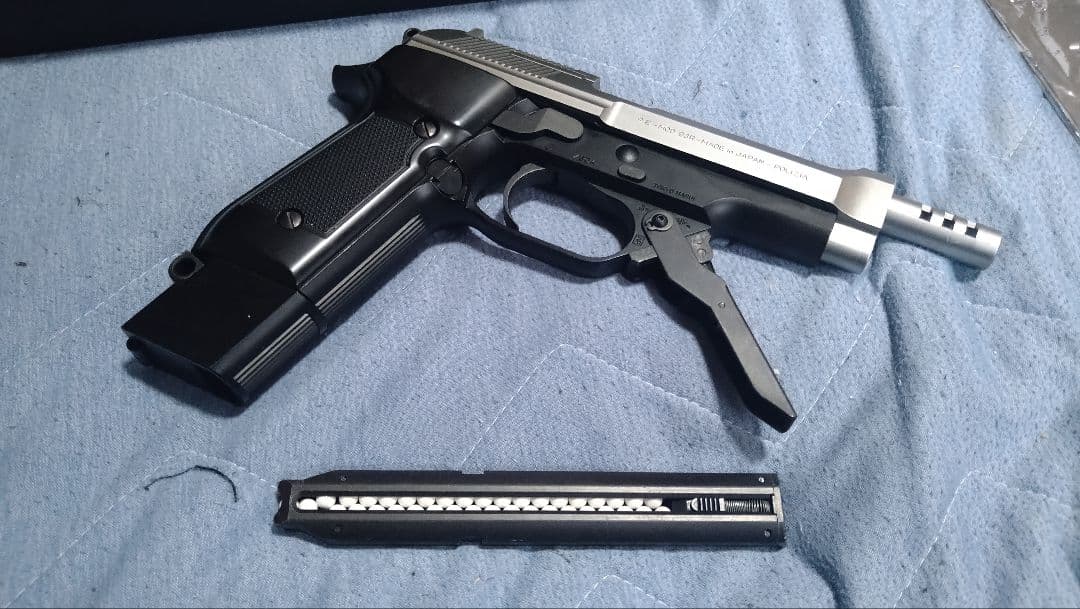 モ*チ様 東京マルイ　ベレッタM93R フルオート電動ガン　18禁