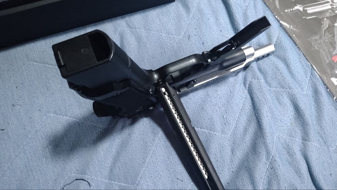 モ*チ様 東京マルイ　ベレッタM93R フルオート電動ガン　18禁