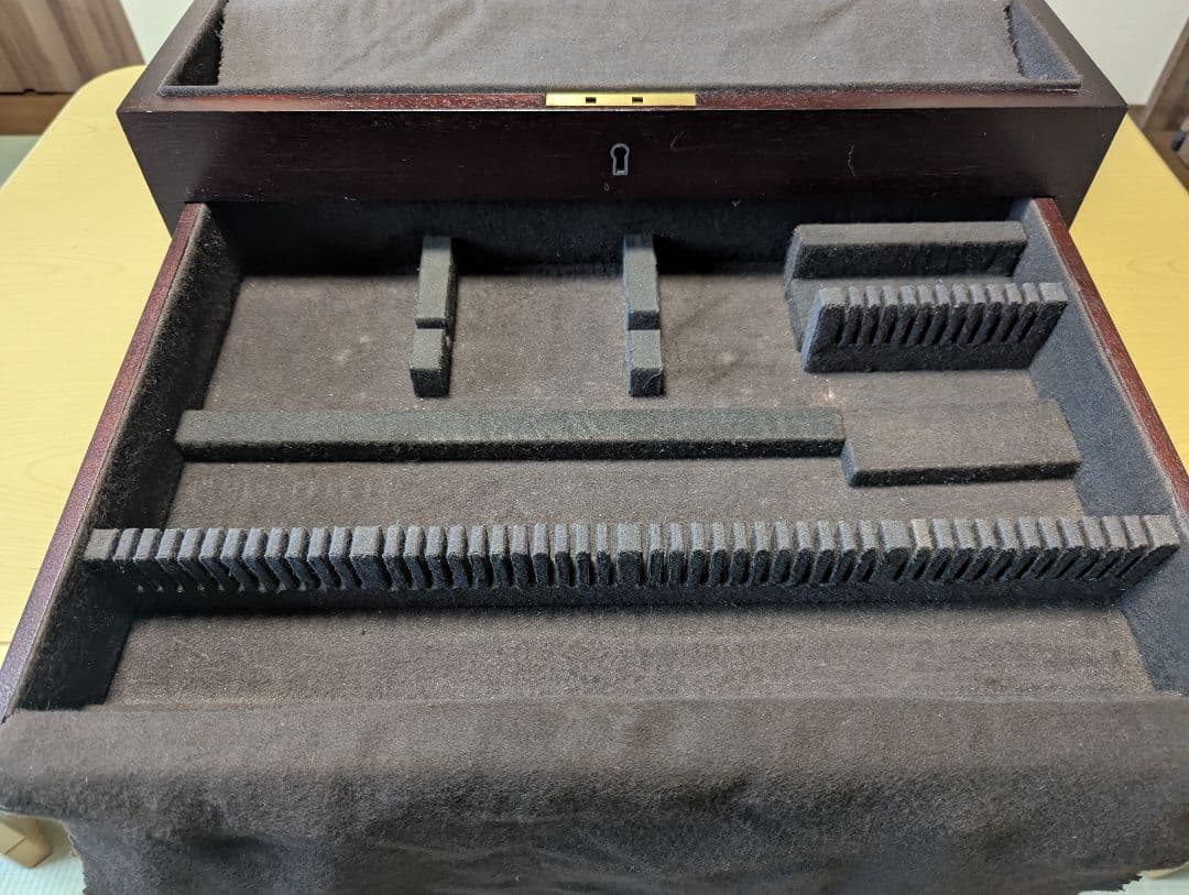 アンティーク カトラリーケース 木製 銀食器 三段 外国製 箪笥 鍵付き