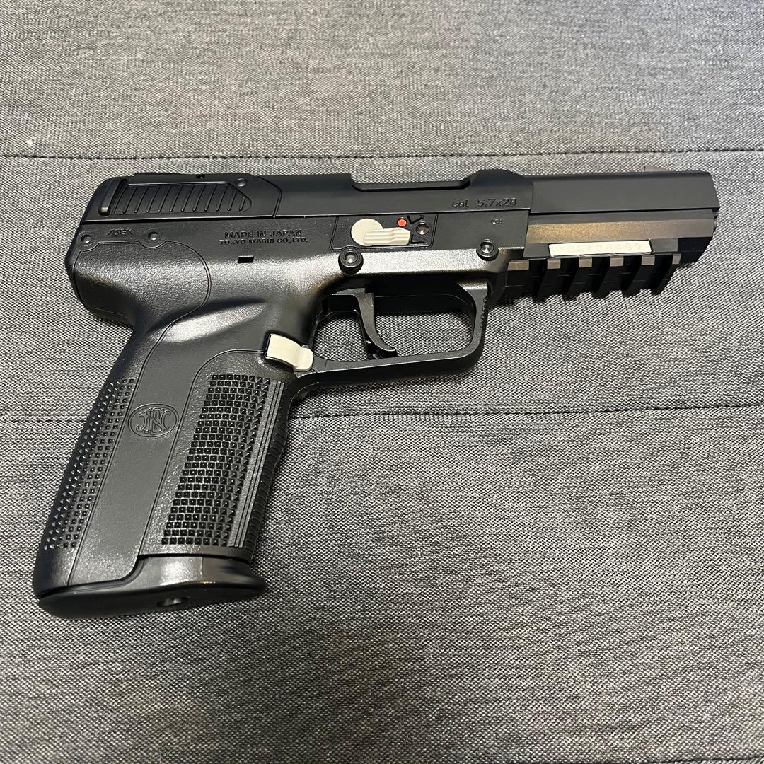 新品予備マグ付き 東京マルイ FN5-7 ガスブローバック