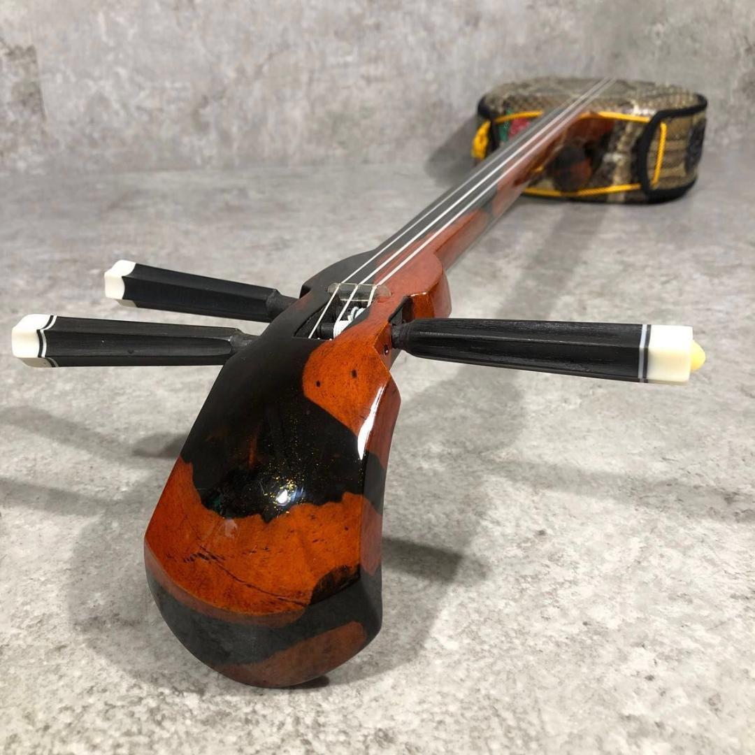 美品 高級 沖縄三線 本島産黒木 クルチ 本蛇皮 一枚張り 三線 ピックアップ付