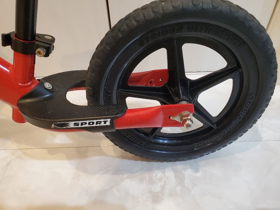 STRIDER バランスバイク 赤