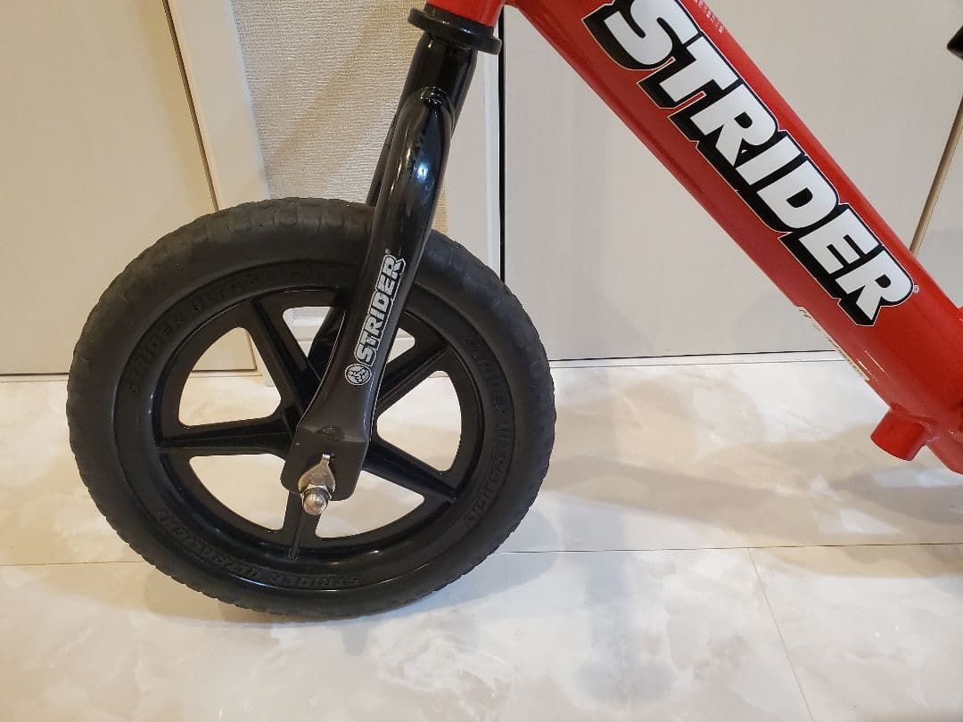 STRIDER バランスバイク 赤