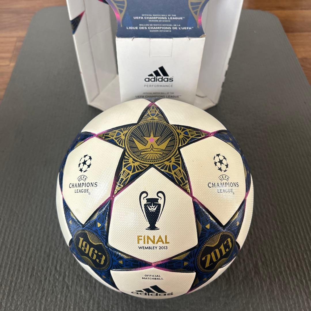 adidas チャンピオンズリーグ決勝ボール 2013