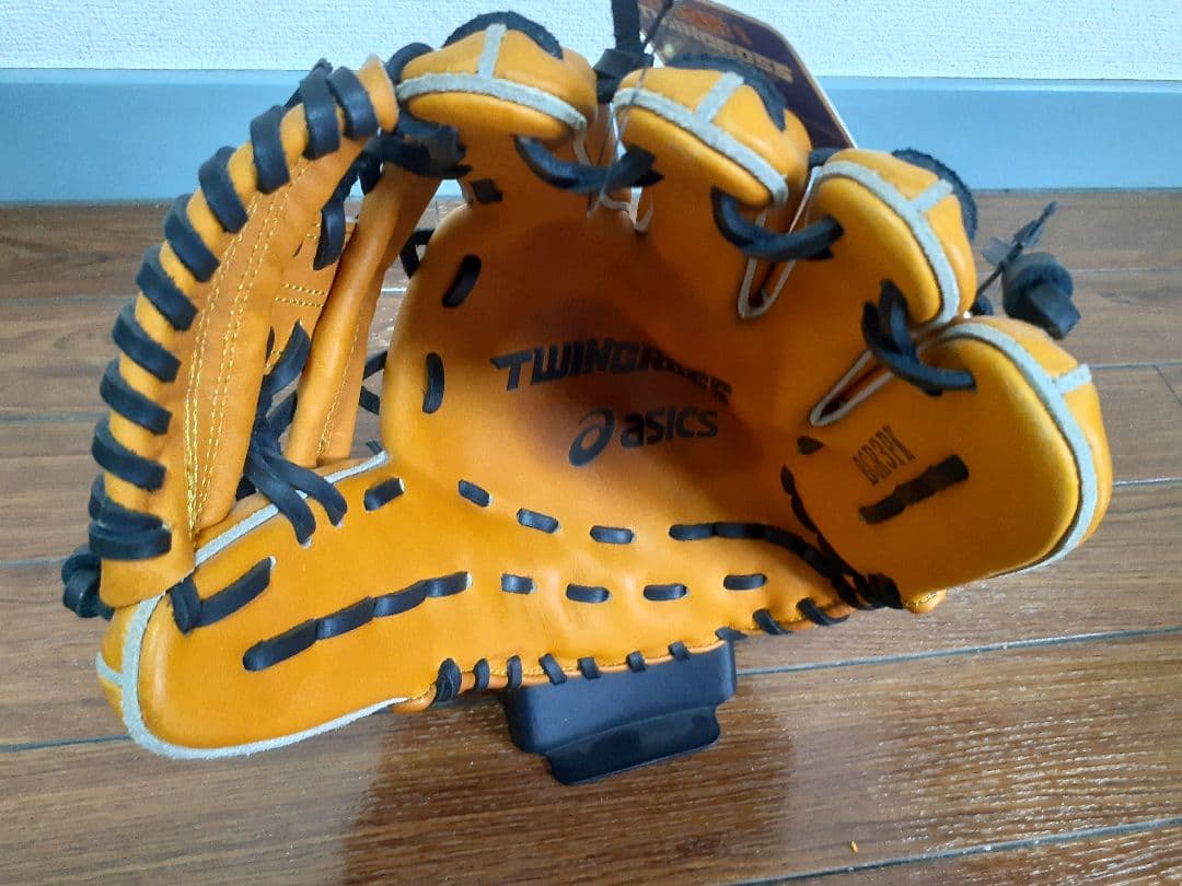 アシックス軟式内野手用カラー:ライトブラウン/ブラック LH(右投用)天然皮革