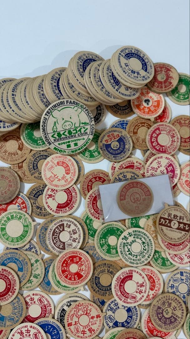 牛乳キャップ お好きなのを選んでコメントください。