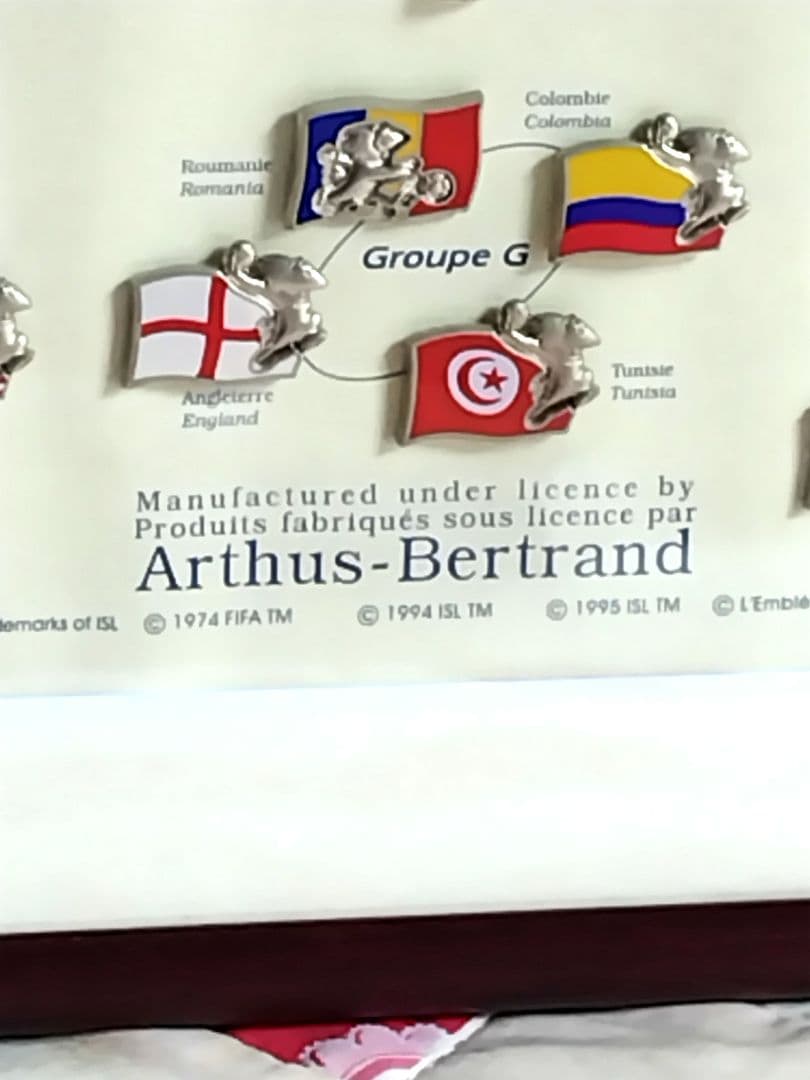 フランスワールドカップサッカー'98 32ヵ国 ピンバッジ 額入り「希少」
