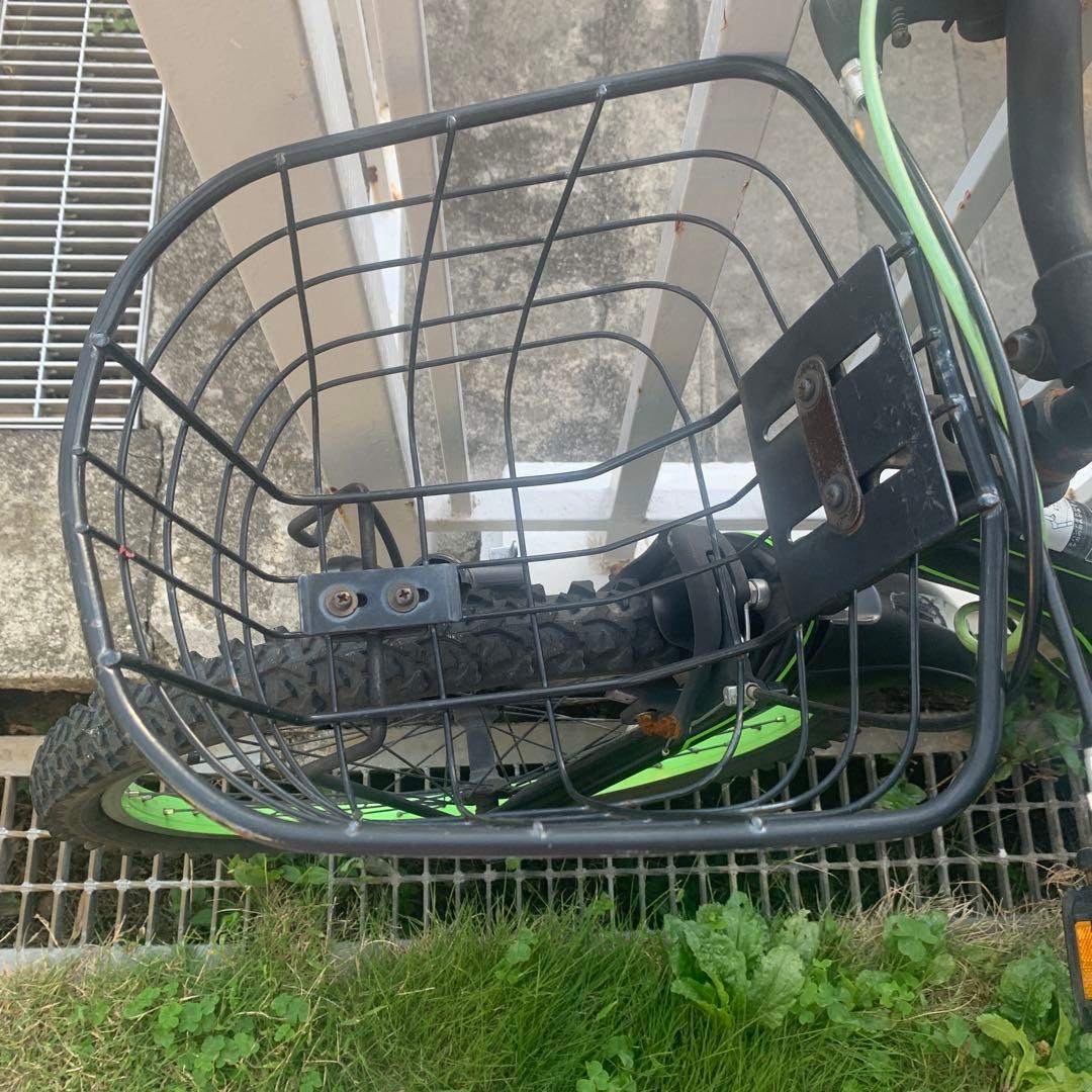 子供用自転車 黒と緑の回路デザイン