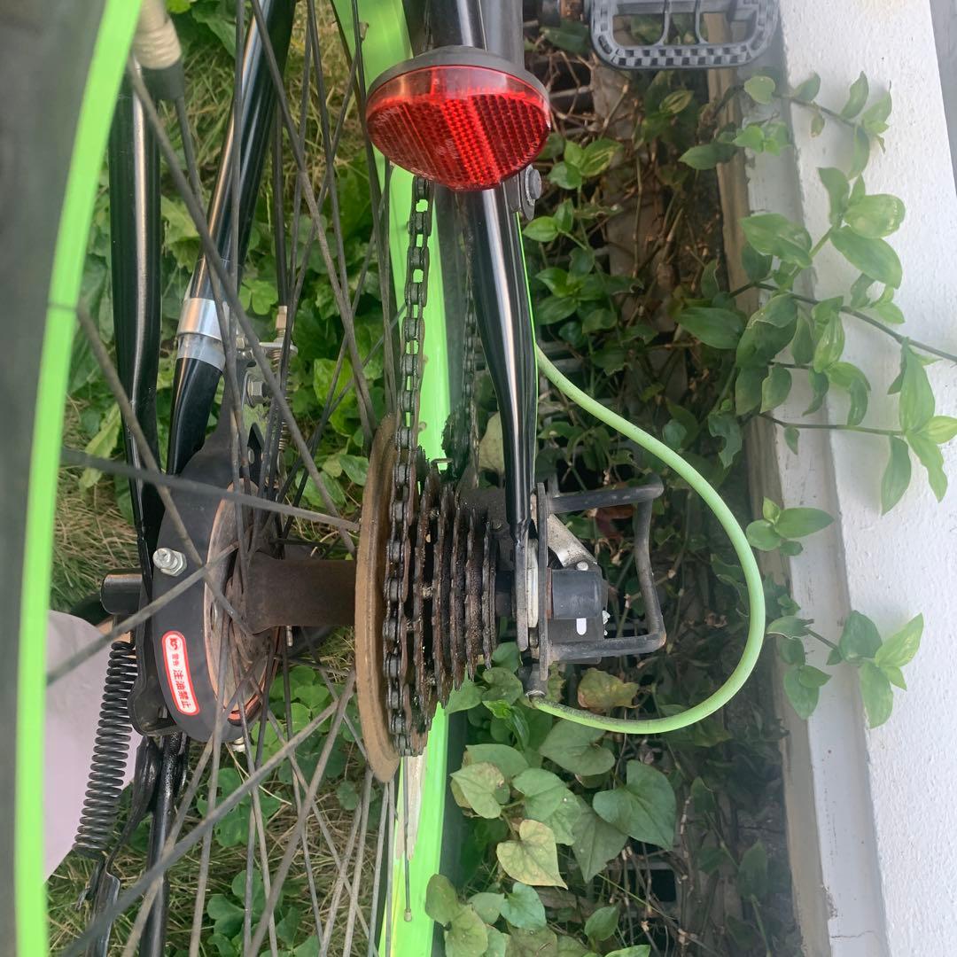 子供用自転車 黒と緑の回路デザイン