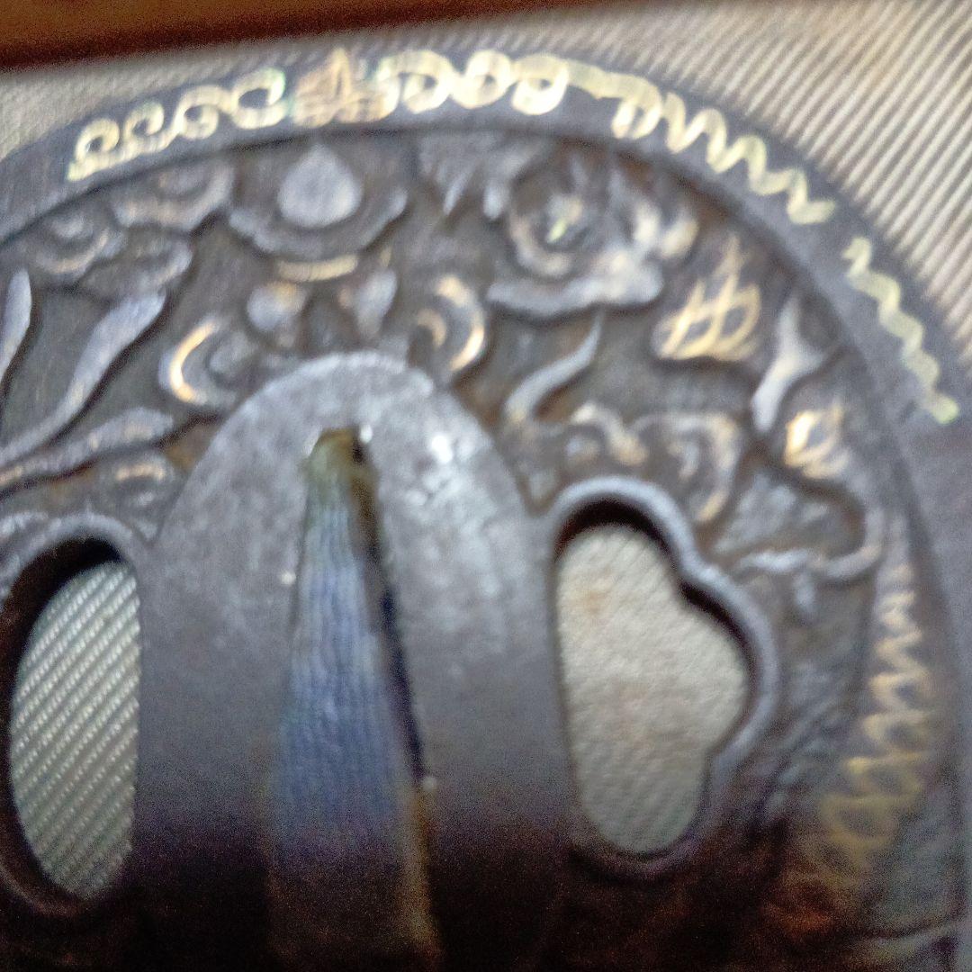 南蛮鍔　表裏に龍の彫刻　縁と龍に金象嵌の江戸時代の珍しい鍔です。