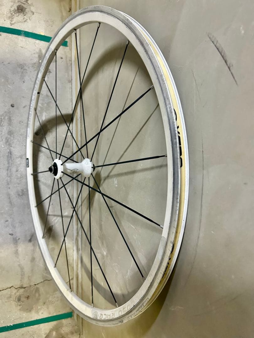 ◆白リムのカッコいい前輪ホイール◆重量0.80kg