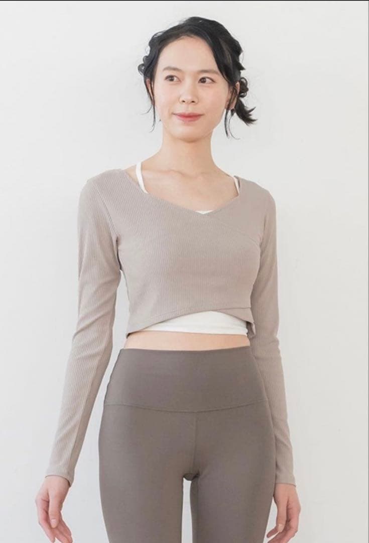 【新品】【SUKALA】ブラトップ付きリブカシュクールトップス／Mサイズ