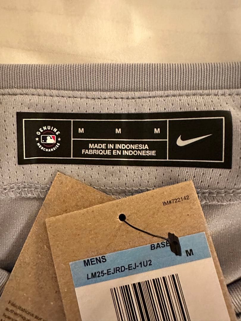 新品　公式シカゴカブスのMサイズのグレーのユニフォーム