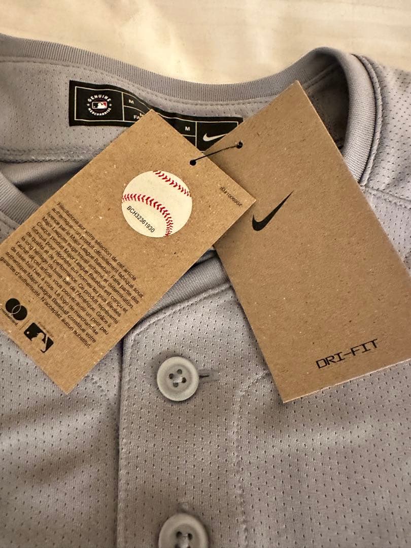新品　公式シカゴカブスのMサイズのグレーのユニフォーム