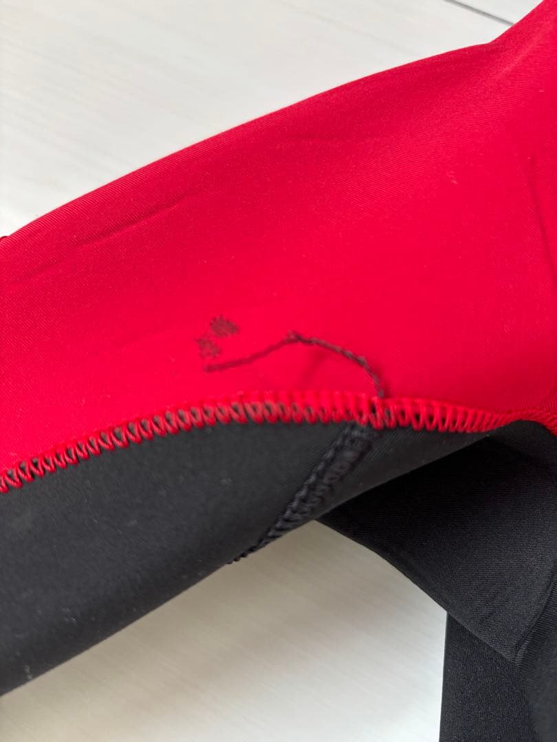 O'NEILL フルスーツ 赤黒 140㌢