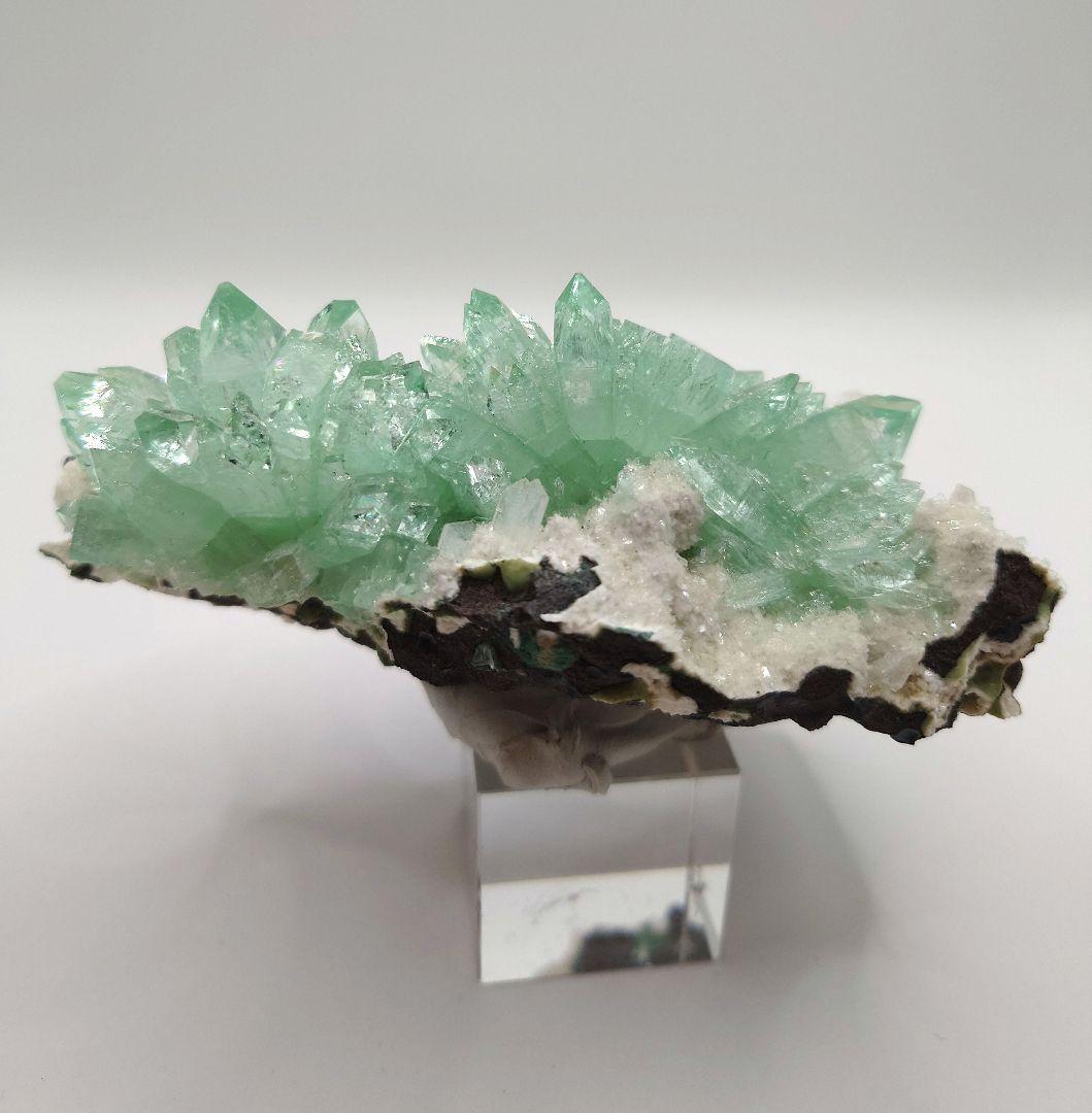 アポフィライト 魚眼石 鉱石 鉱物 ミネラル 標本 原石 母岩付き 犬牙状 ②