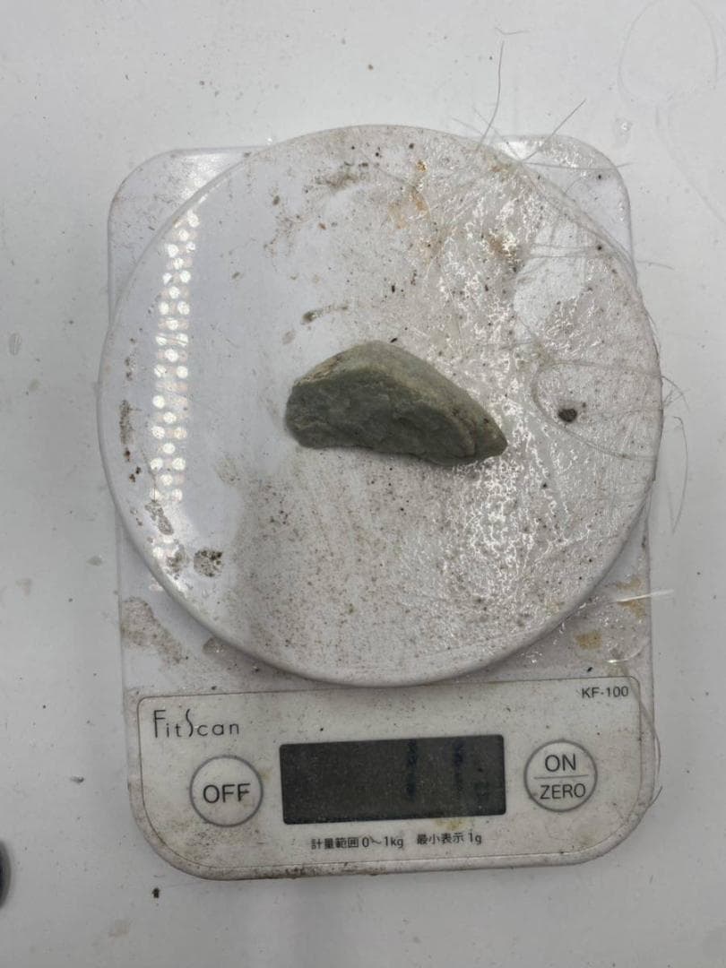 翡翠 ヒスイ 糸魚川 11g 青翡翠 水色 スカイブルー 透過 原石 天然