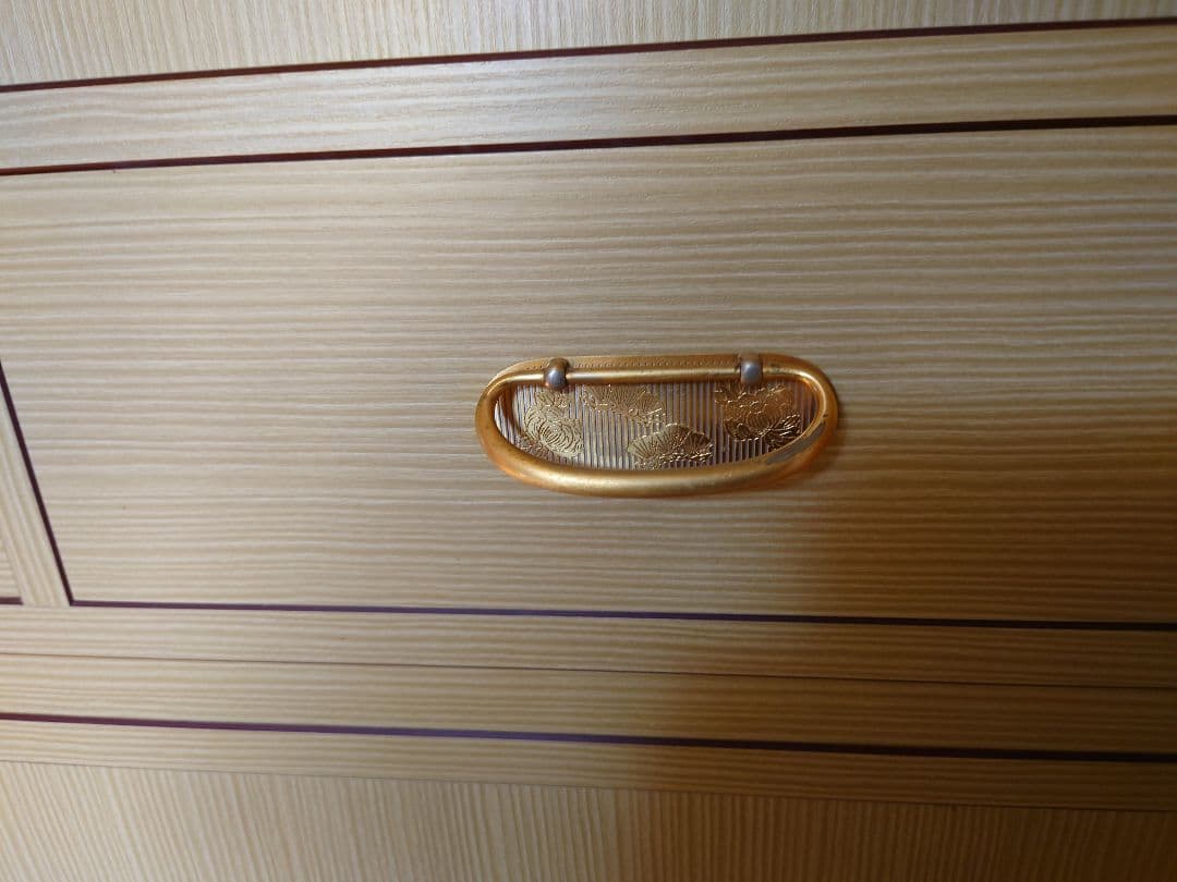 木製箪笥 花柄装飾