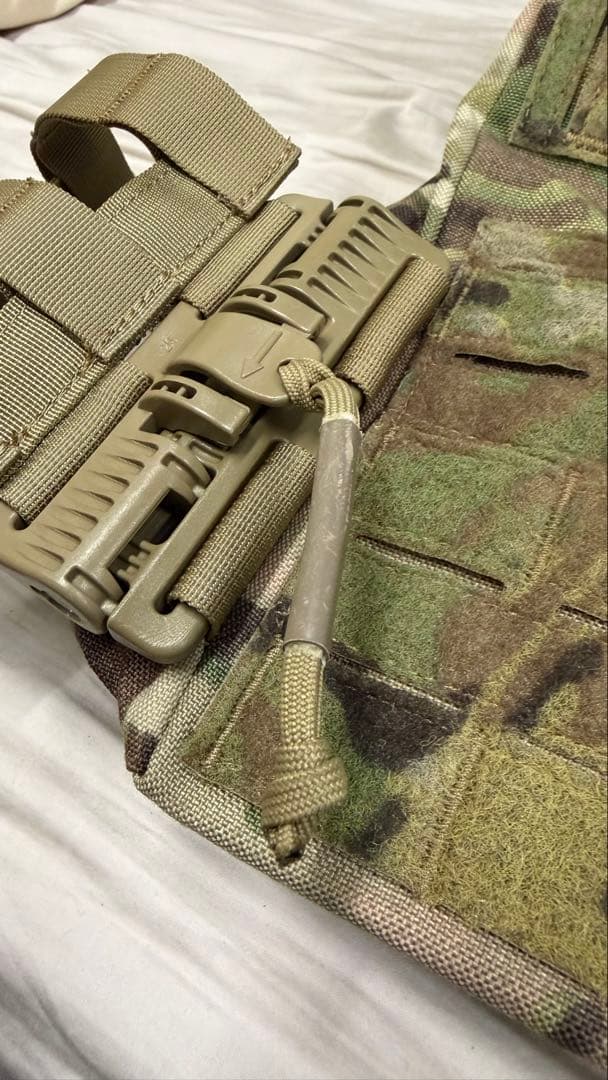 AGILITE K19 実物　プレートキャリア