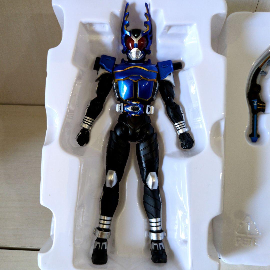 s.h.Figuarts(真骨彫製法）仮面ライダーカブト＆ガタック　2体セット