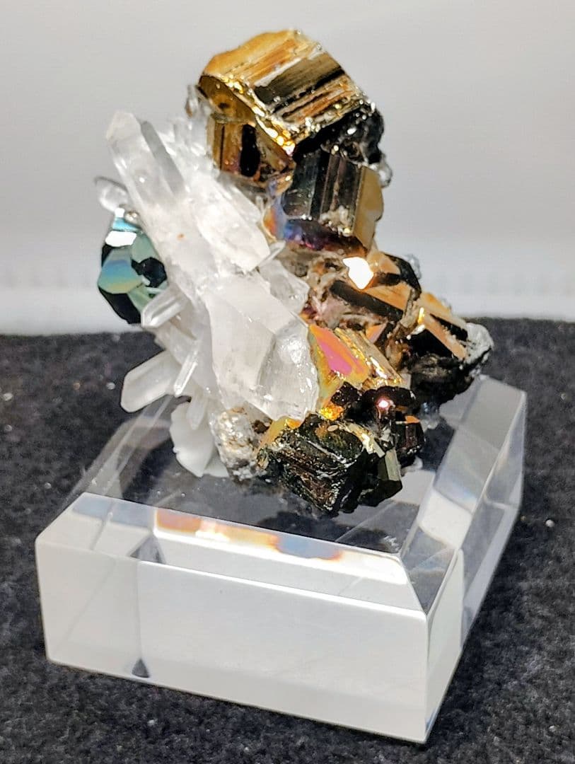 皇*ン様 【126g】カラーパイライト 水晶クラスター 共生 台座付 インドネシ