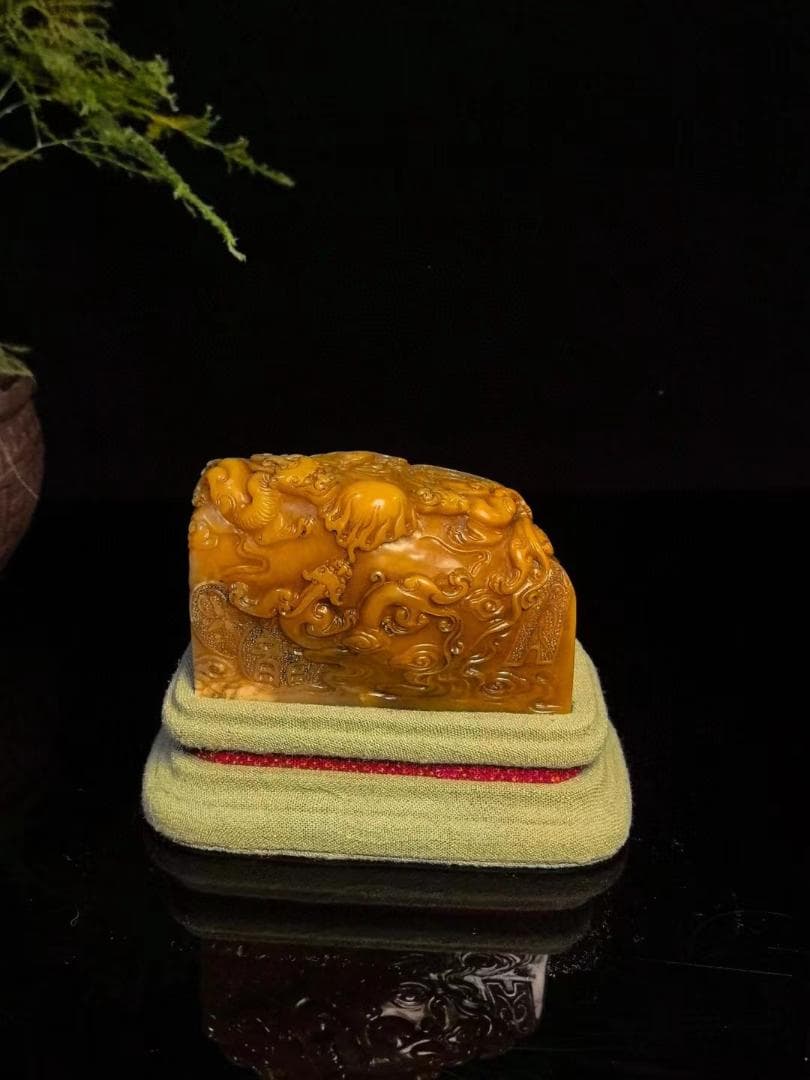 中国古美術・旧蔵寿山石瑞獣献宝の印鑑・手彫り・田黄石・風水・書道具・文房具・置物